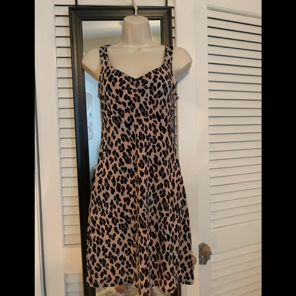 Small leopard dress with black sweater - Picture 2 of 7